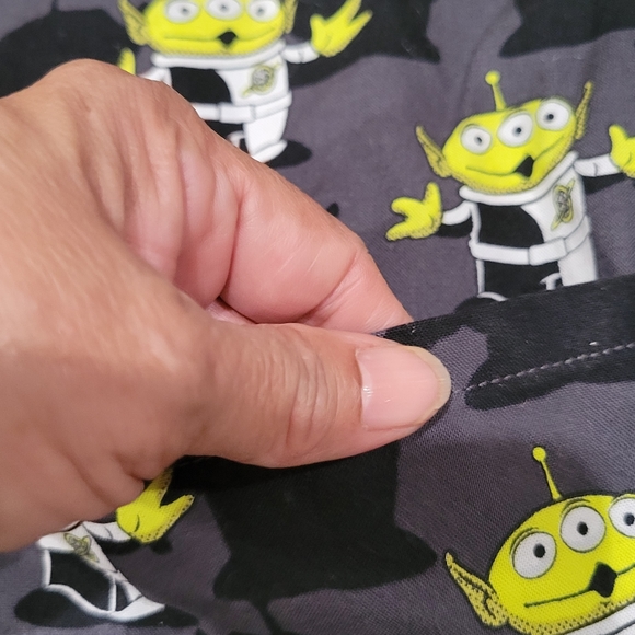 Disney Pixar Toy Story Green Alien medical scrub top woman's sz Medium - Picture 2 of 10